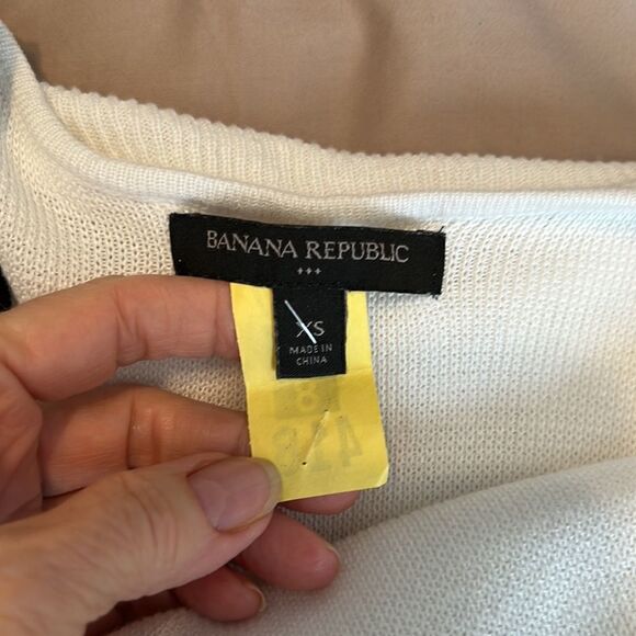 Banana Republic szXS cold shoulder white with black trim summer sweater EUC - Picture 3 of 9